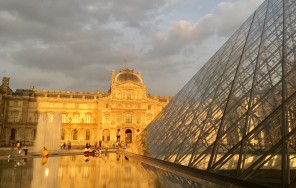 Лувр основательно