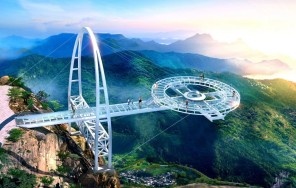 UFO Шилинся-самая большая стеклянная смотровая площадка в мире